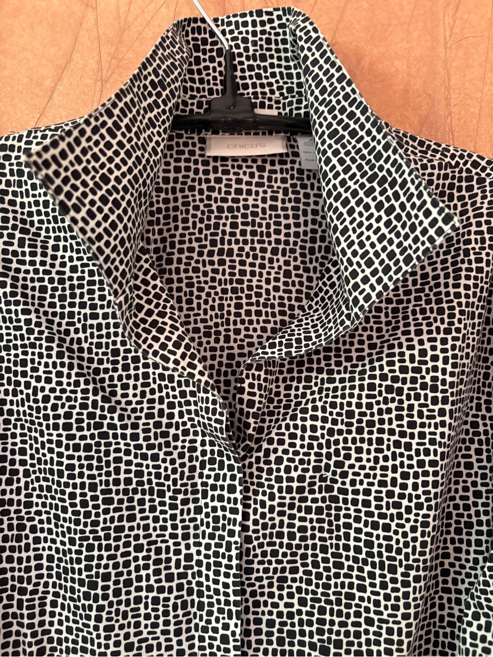 “No-Iron” Black & White Women’s Button-Down Lightweight Shirt